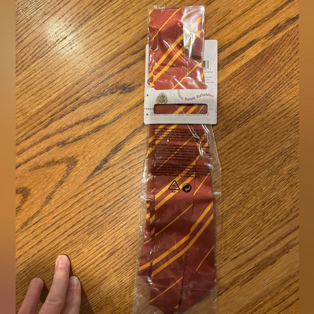 Disguise charming tie